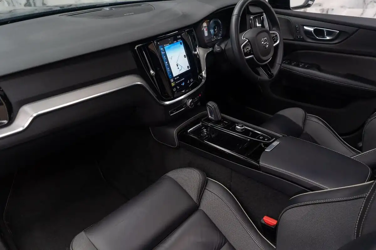 2021-volvo-v60-20-t6-r-design-350bhp-plug-in-hybrid-big-13