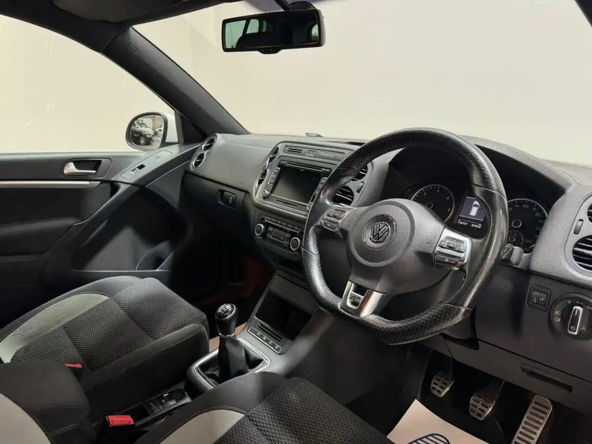 2013-volkswagen-tiguan-20tdi-r-line-140ps-bluemotion-tech-big-5