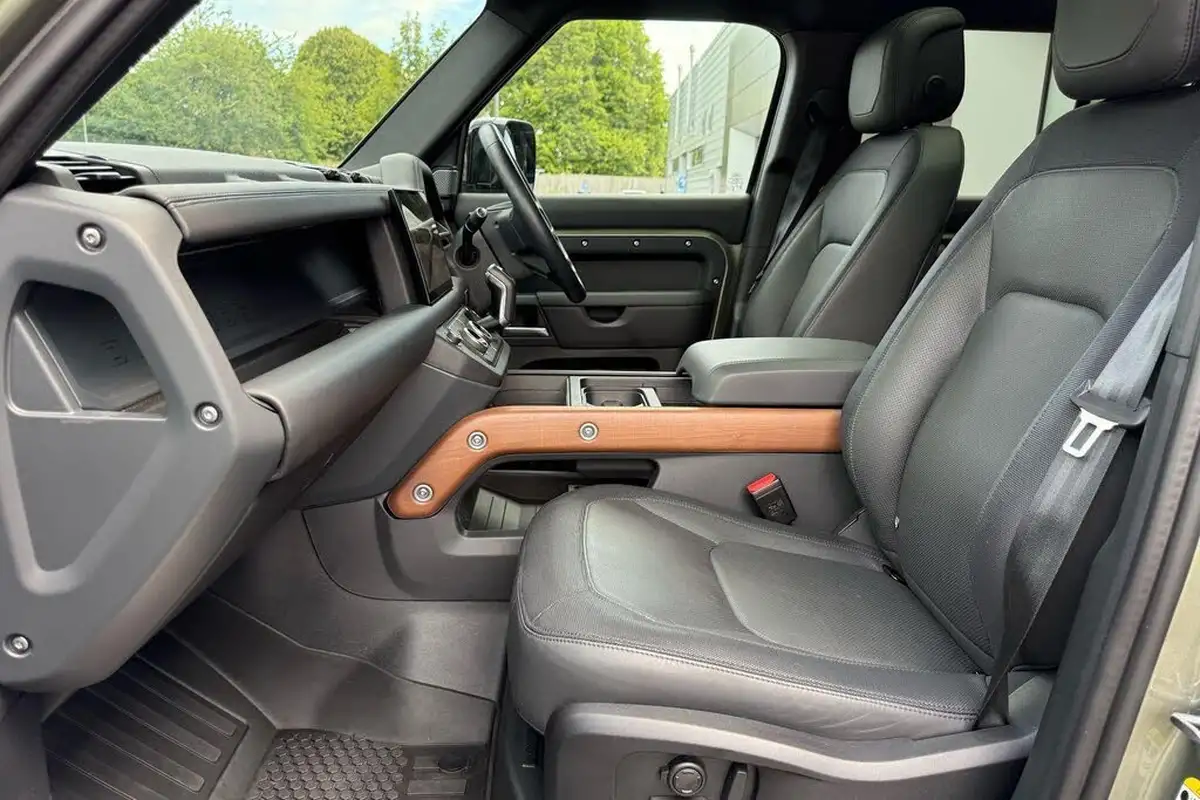 2024-land-rover-110-defender-30-d300-x-dynamic-hse-big-9