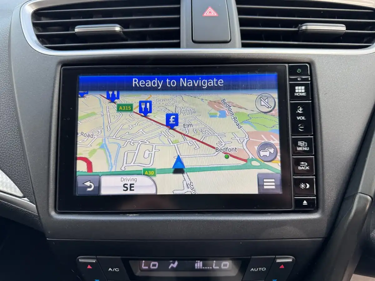 2016-honda-civic-18-i-vtec-se-plus-navi-hatchback-auto-big-32