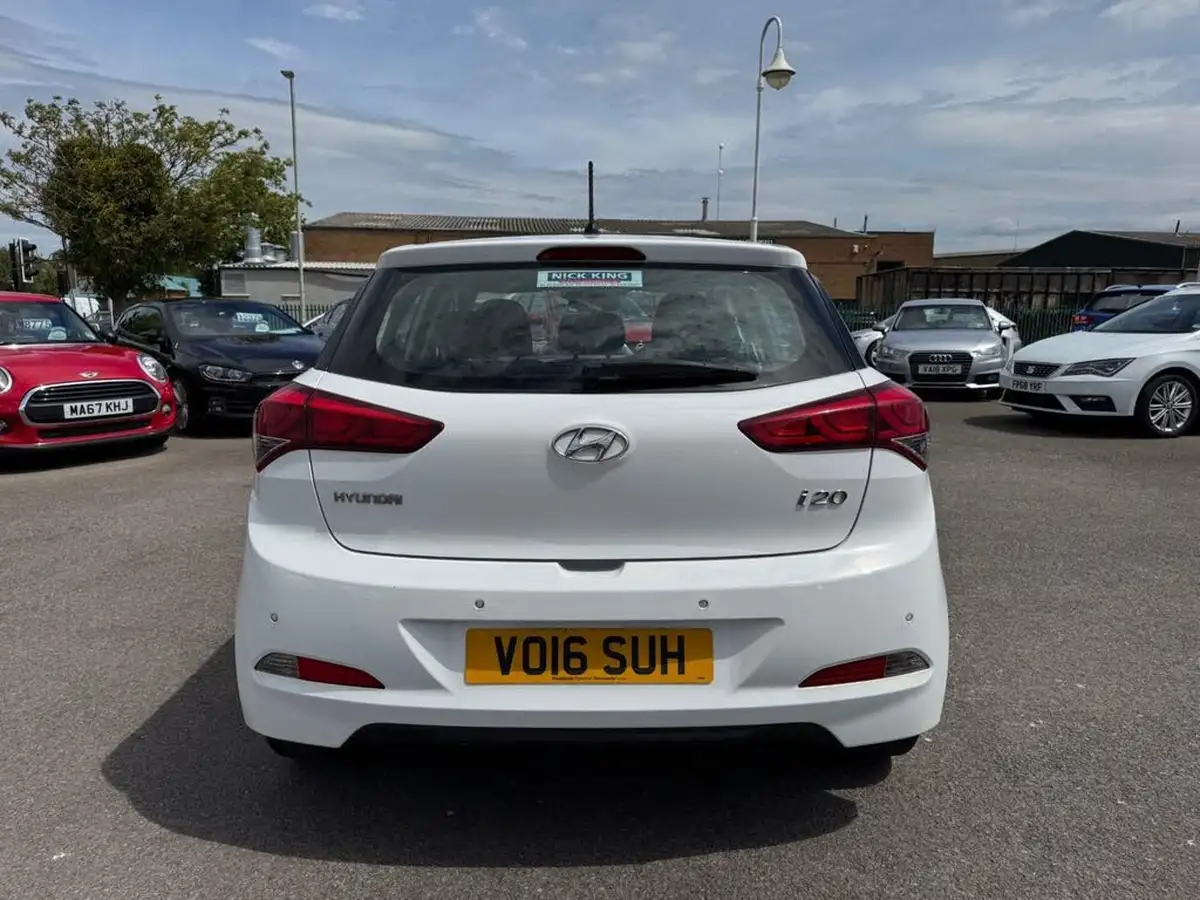 2016-hyundai-i20-12-blue-drive-se-hatchback-5d-big-8