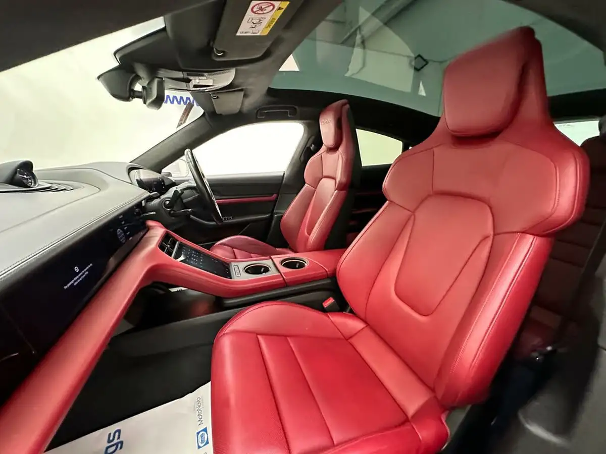 2020-porsche-taycan-e-turbo-big-26