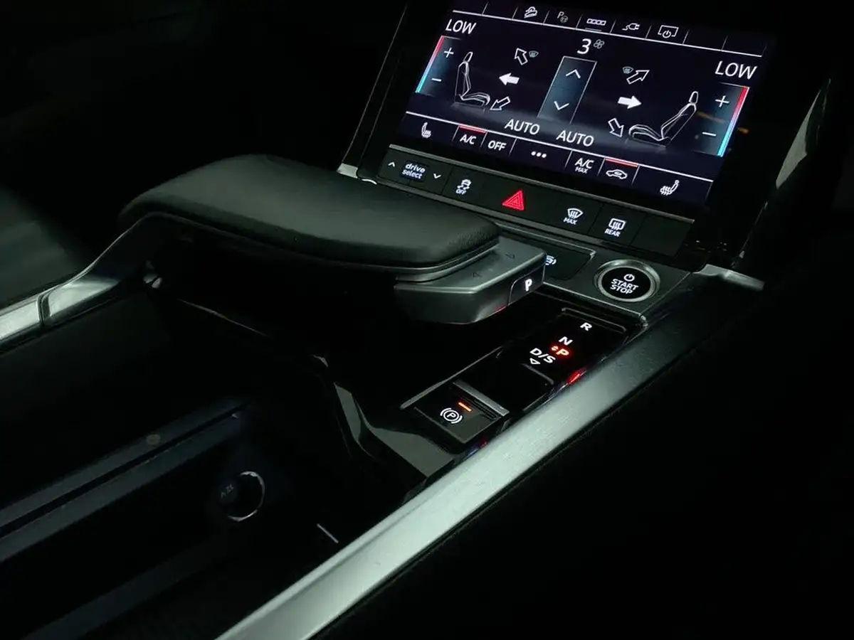 2022-audi-e-tron-55e-technik-station-wagon-big-20