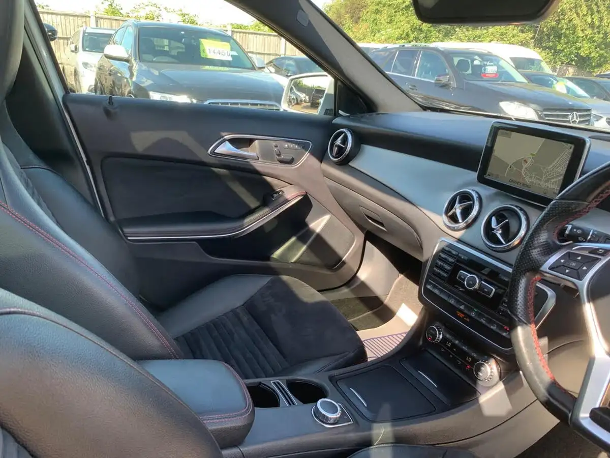 2015-mercedes-benz-gla-class-21cdi-amg-line-168bhp-premium-plus-4matic-big-24