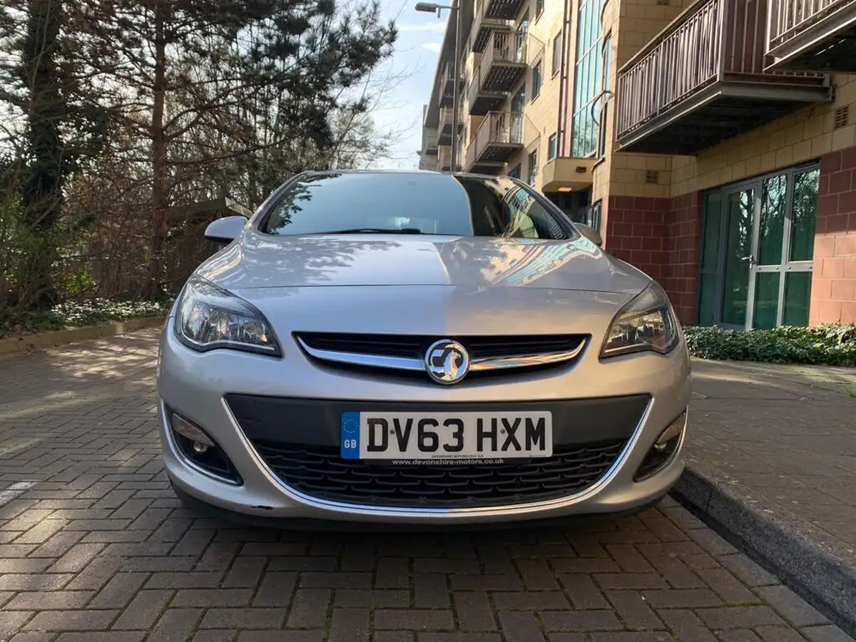 2013-vauxhall-astra-14-sri-turbo-140ps-1364cc-big-1
