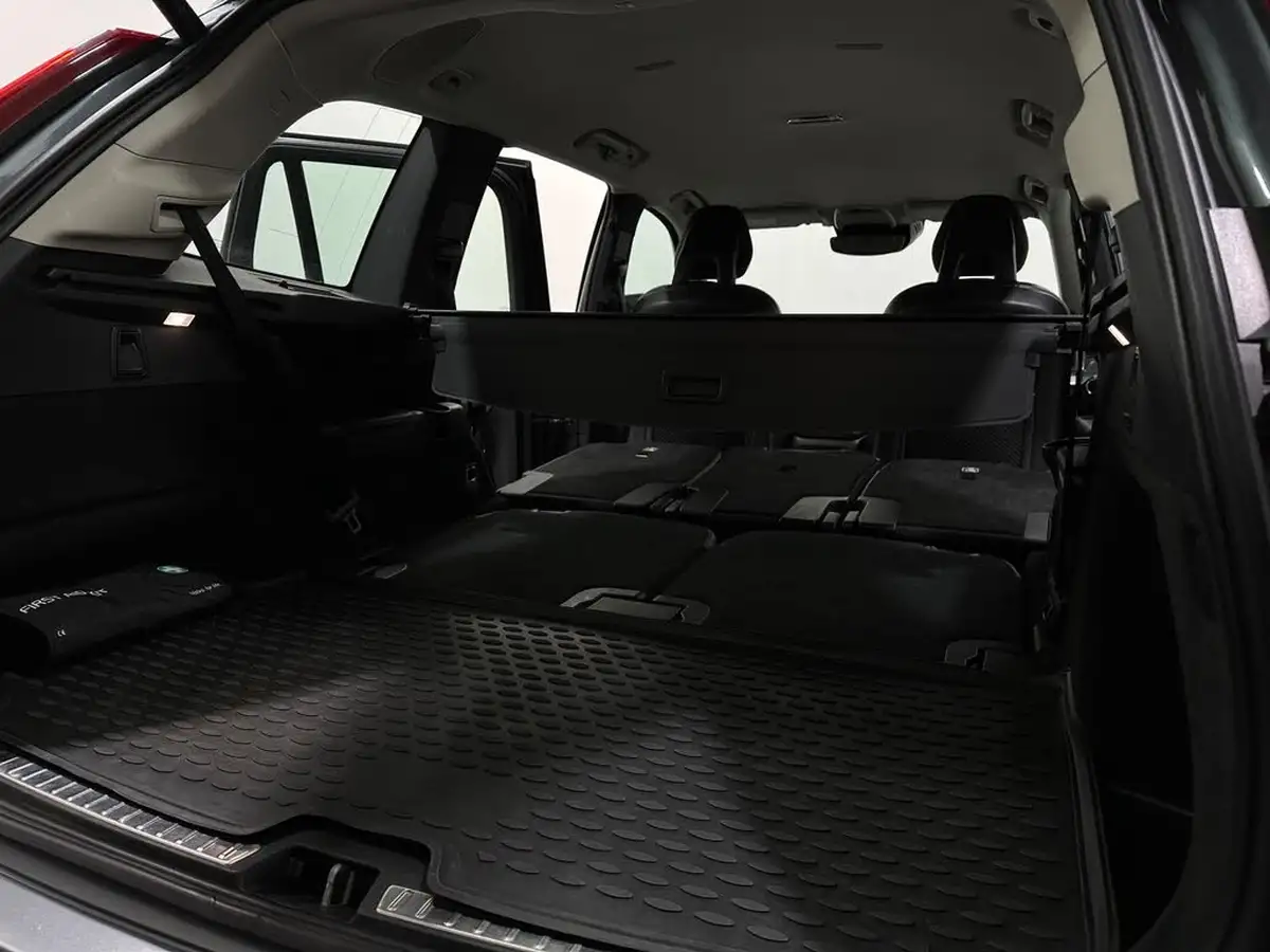 2017-volvo-xc90-20td-d5-momentum-awd-auto-big-46