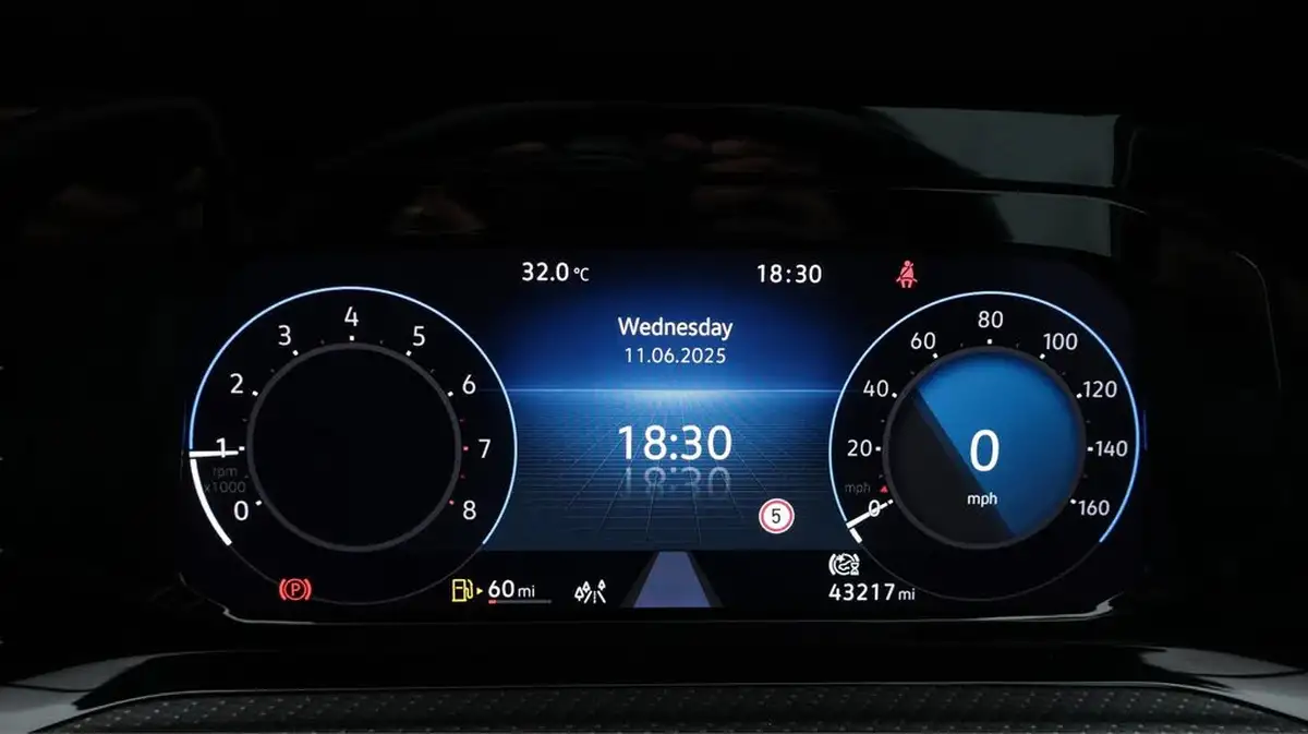2020-volkswagen-golf-15-tsi-r-line-130ps-hatchback-5d-big-10