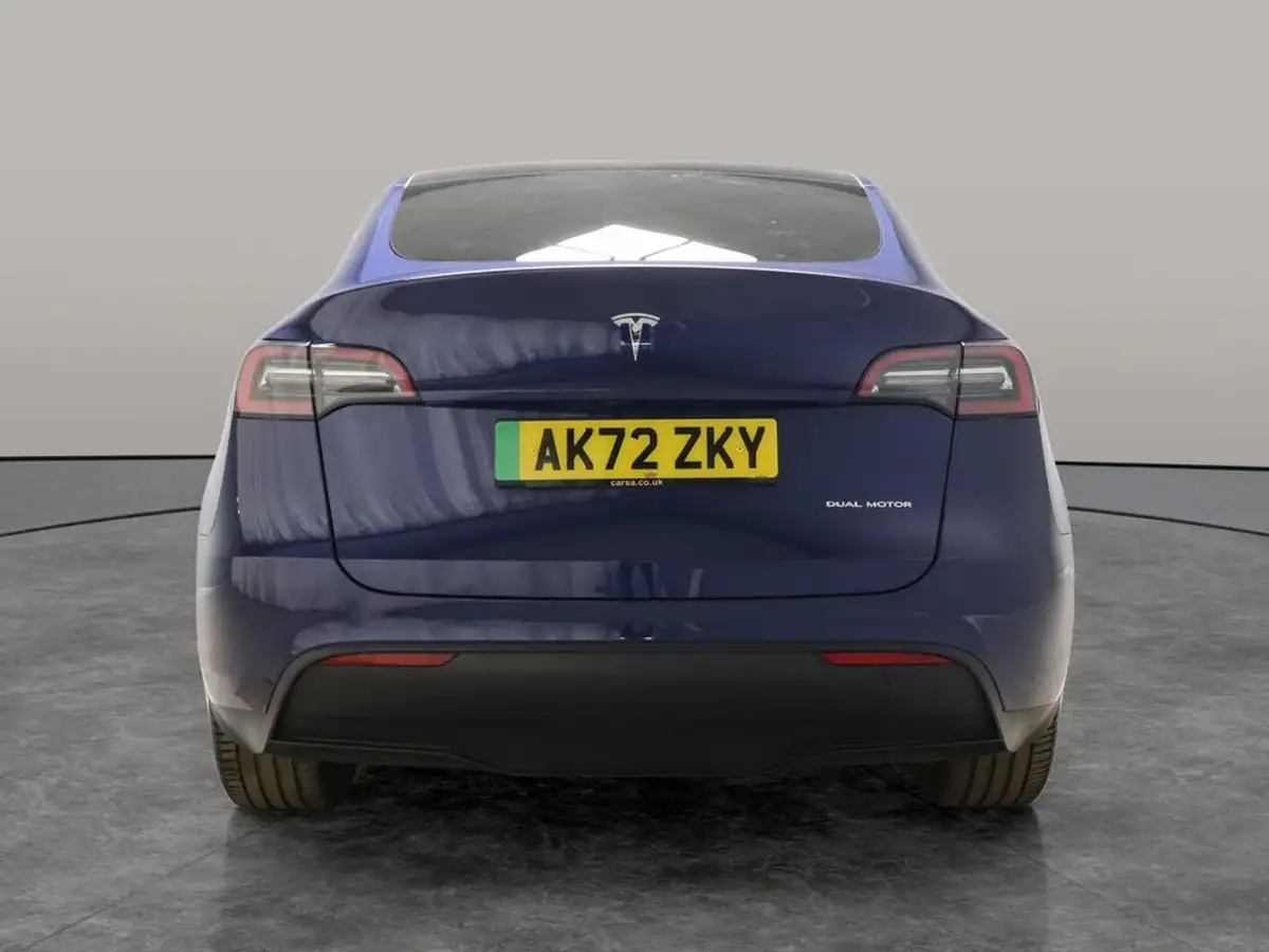 2022-tesla-model-y-e-long-range-big-14