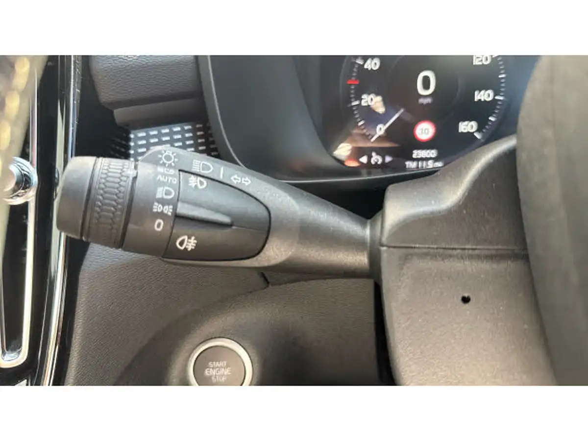 2021-volvo-xc40-15-t3-r-design-161bhp-big-23