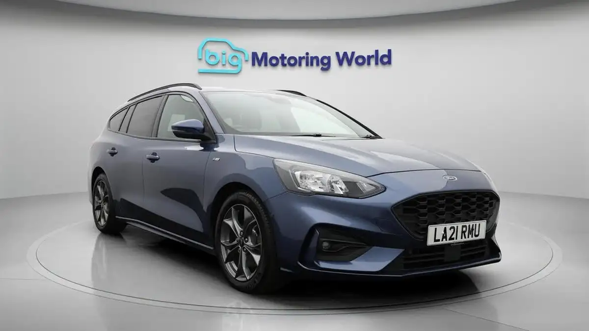 2021-ford-focus-15-st-line-estate-big-1
