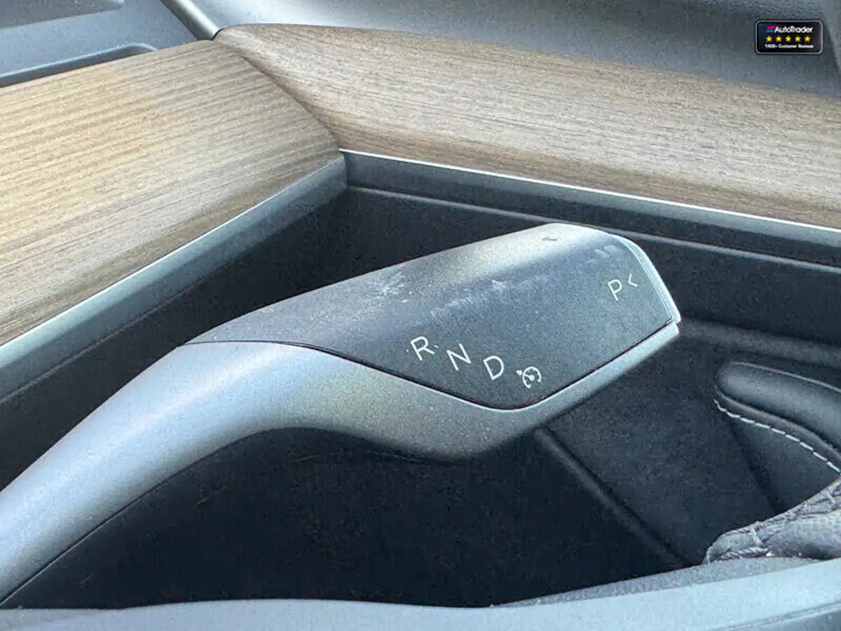 2022-tesla-model-y-e-long-range-big-13