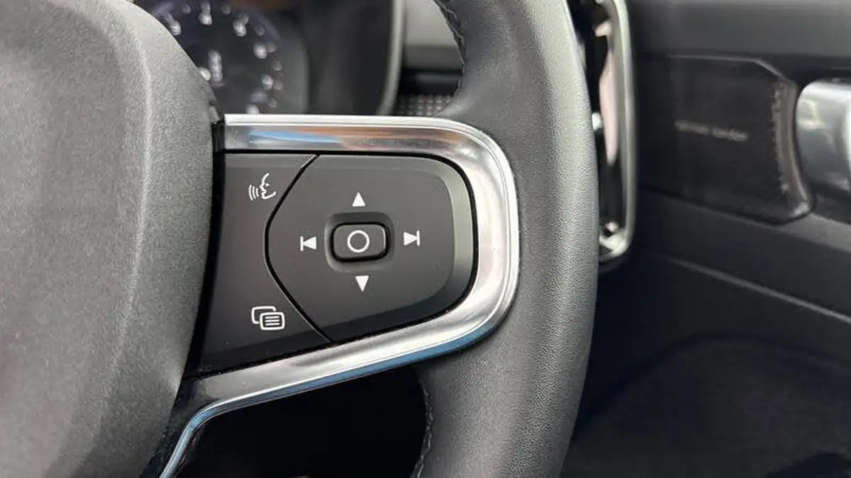 2022-volvo-xc40-15-t3-r-design-auto-big-15