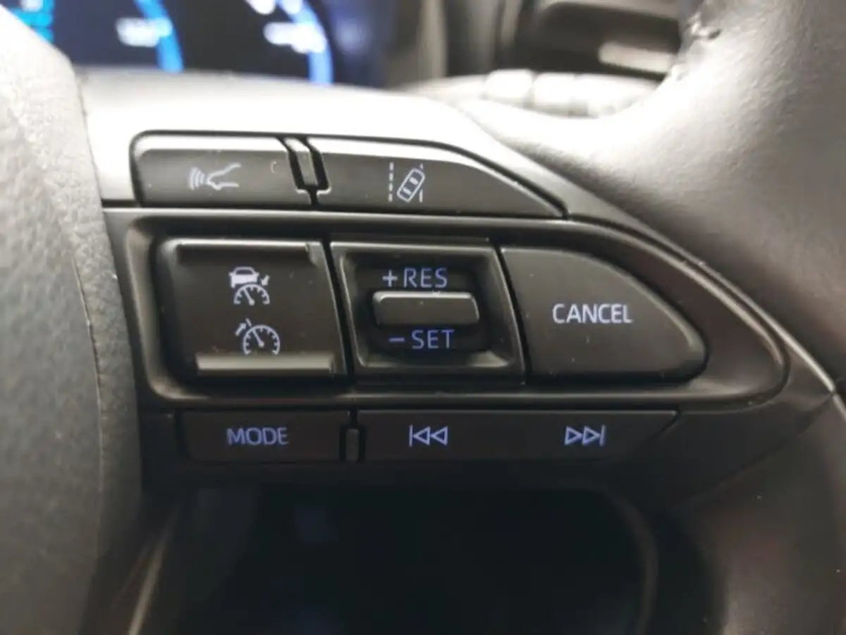 2022-toyota-yaris-15-vvt-i-design-panoramic-roof-big-14