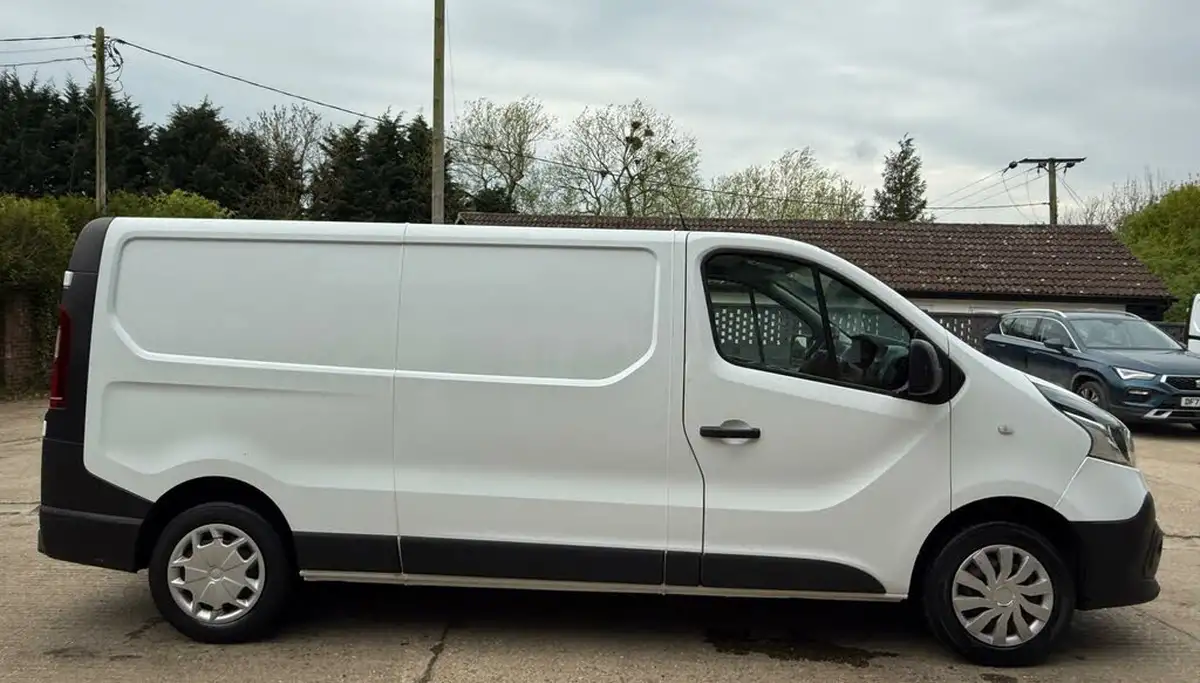 2015-renault-trafic-16dci-ll29-115-business-low-roof-van-big-9