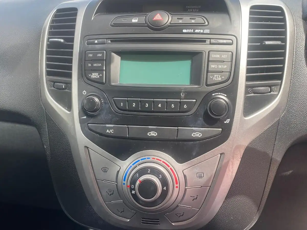 2012-hyundai-ix20-14-classic-big-4