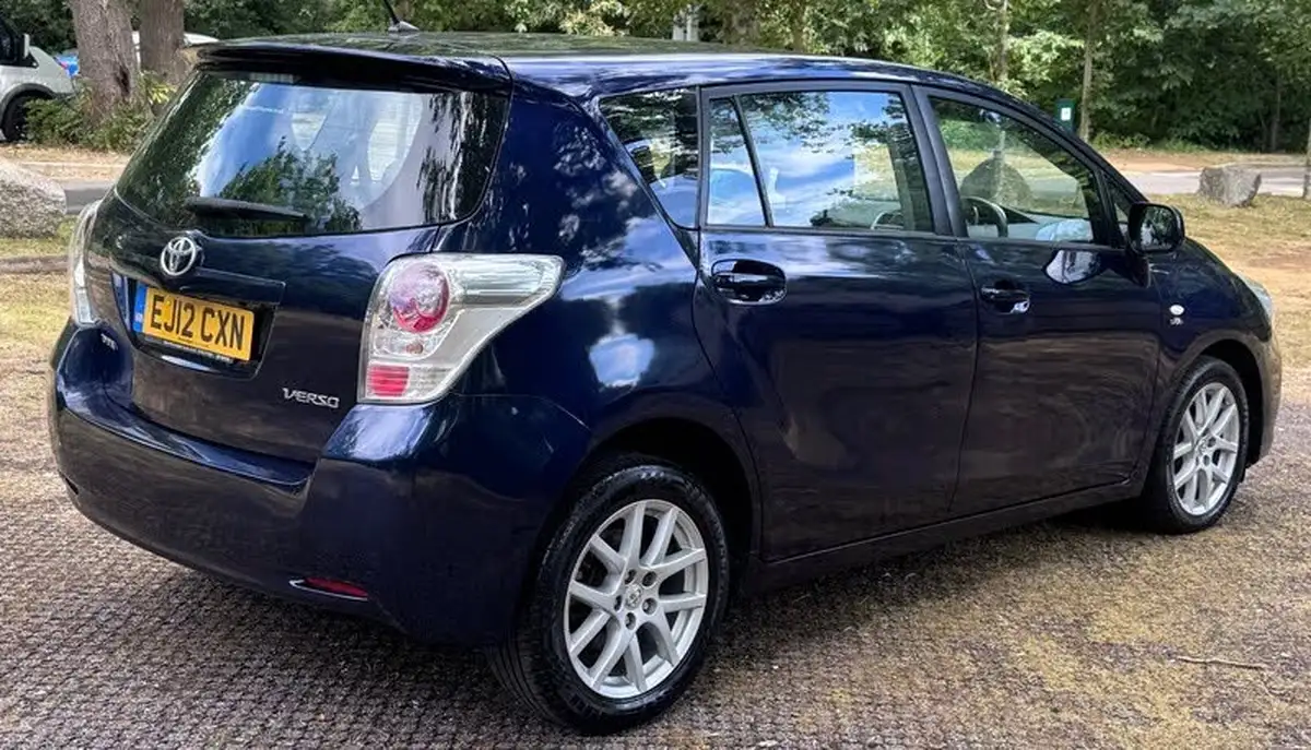 2012-toyota-verso-22td-tr-big-6
