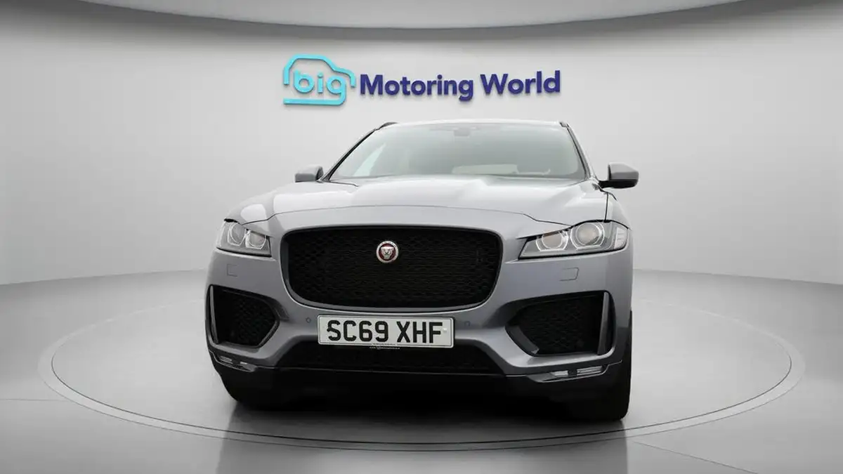 2020-jaguar-f-pace-20-i4d-chequered-flag-180ps-big-2