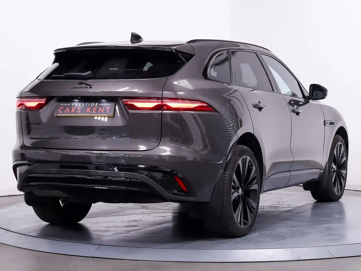 2022-jaguar-f-pace-20-d200-r-dynamic-black-big-8