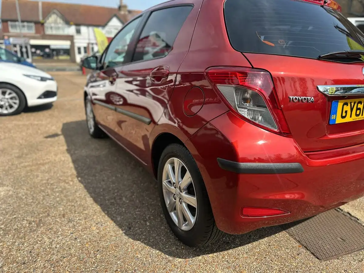 2011-toyota-yaris-133-tr-vvt-i-99bhp-5d-big-33