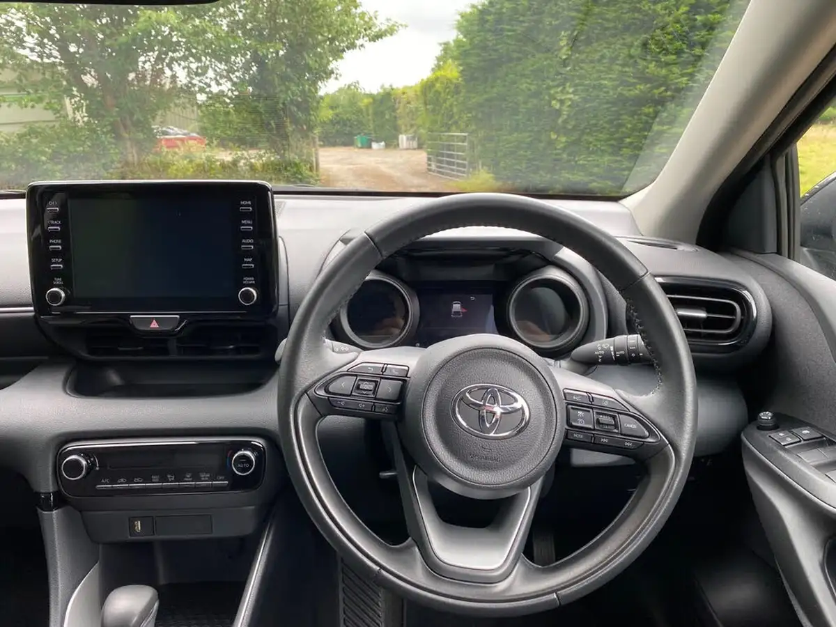 2022-toyota-yaris-15-vvt-i-design-big-21