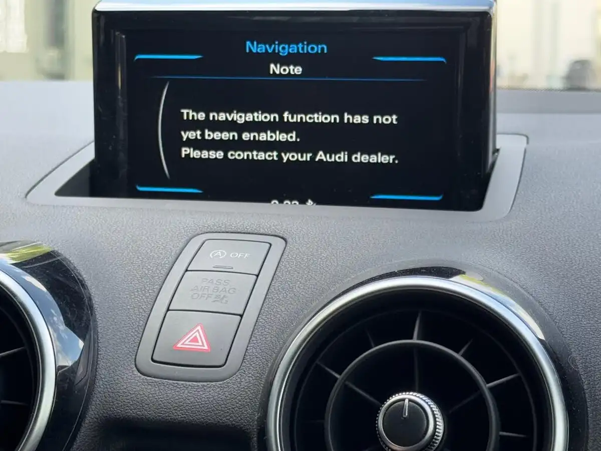2015-audi-a1-20-s1-hatchback-3d-big-44
