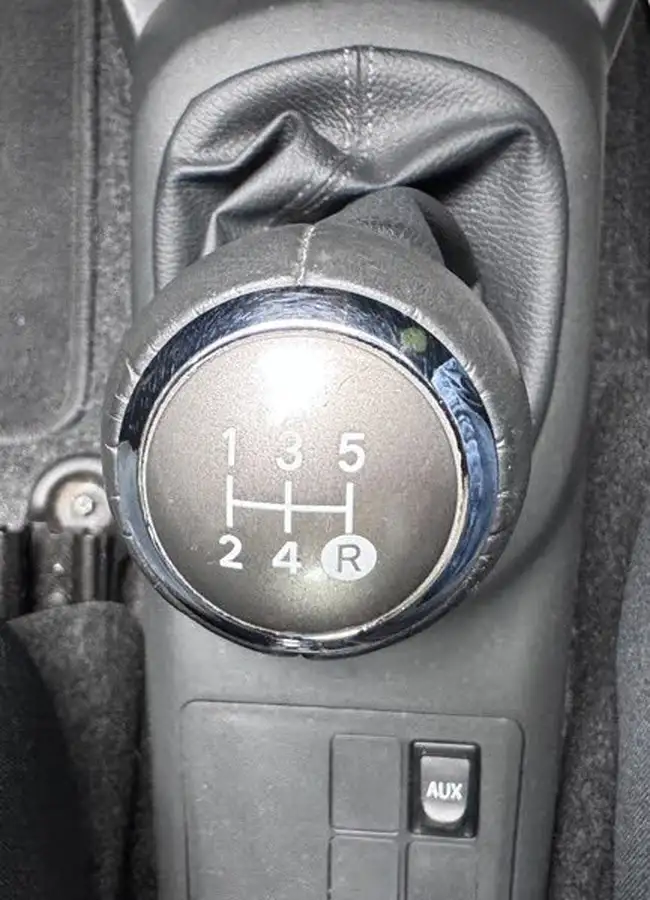 2010-toyota-yaris-10-tr-3d-big-28