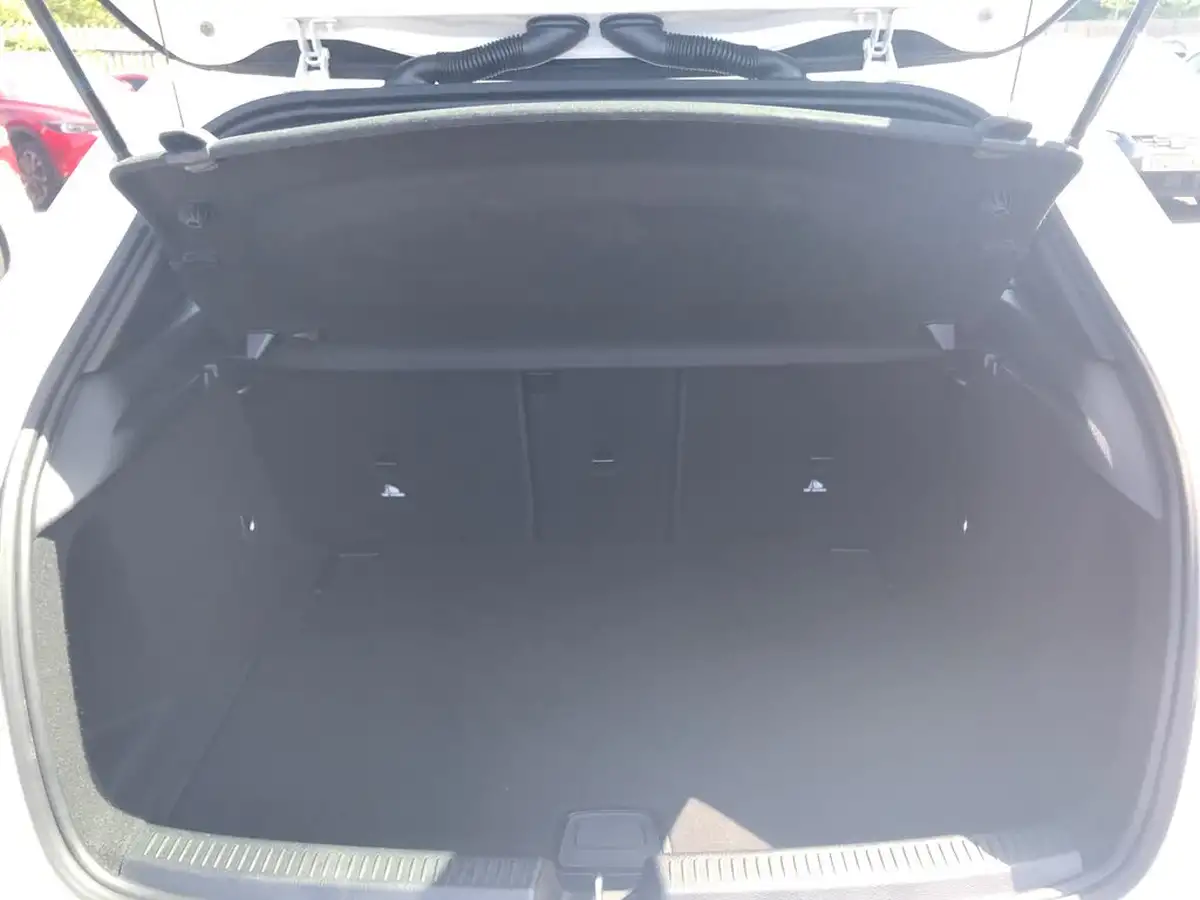 2020-mercedes-benz-a-class-13-a180-se-7g-dct-big-6
