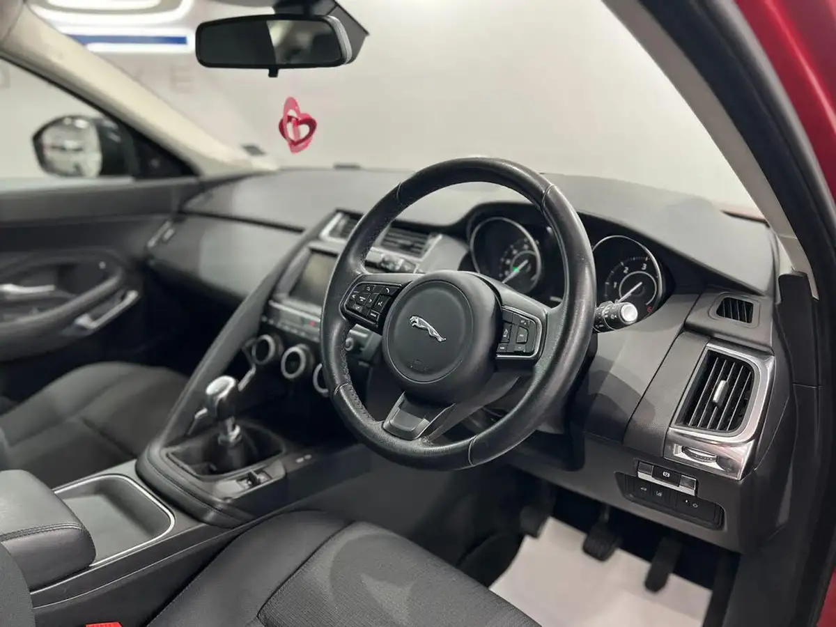 2018-jaguar-e-pace-20-i4d-150ps-ss-big-25