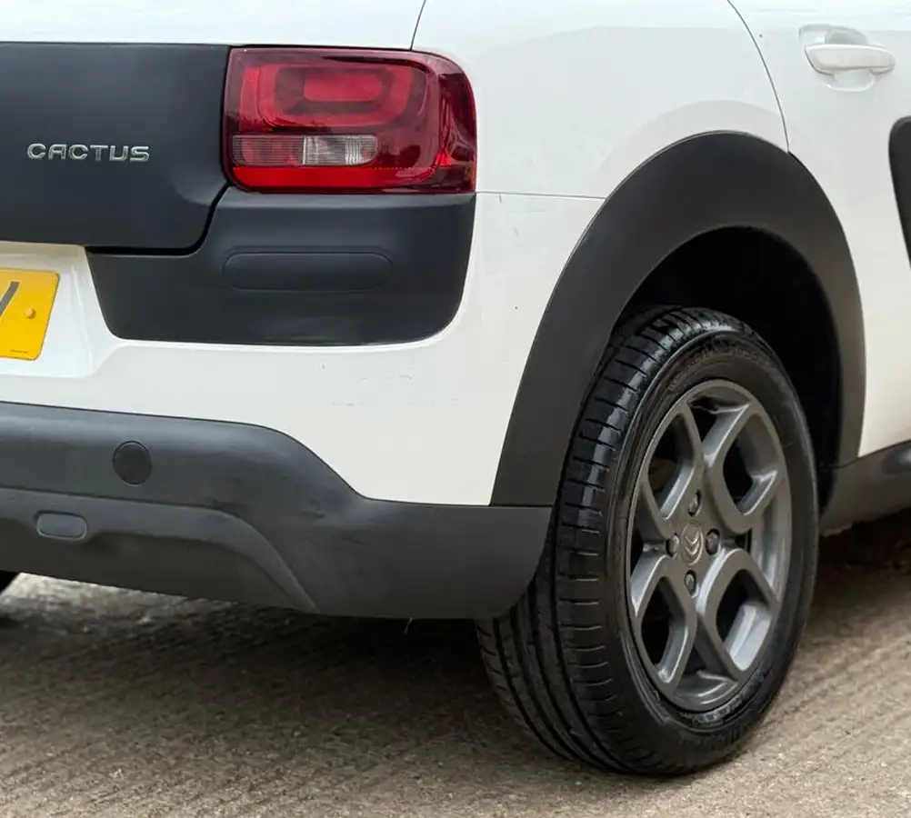 2017-citroen-c4-cactus-12-puretech-feel-82ps-big-34