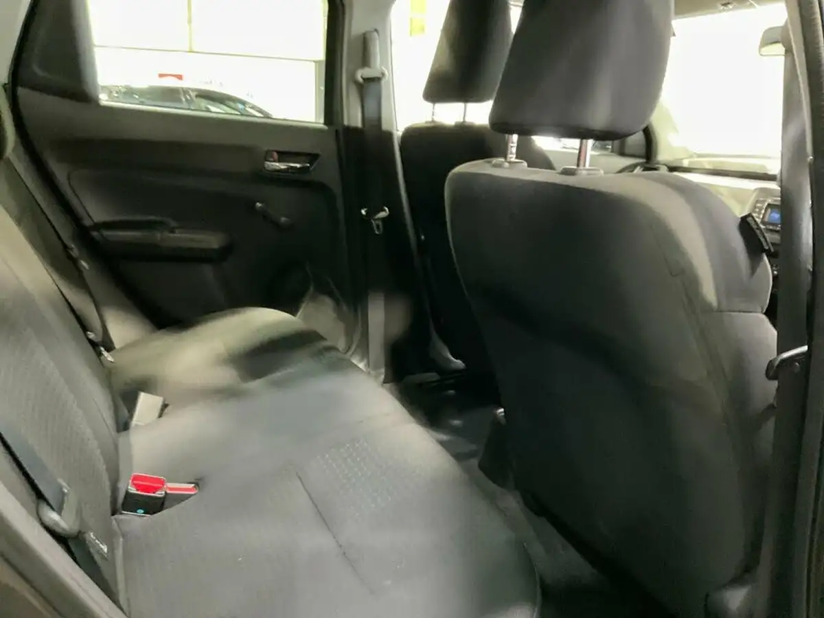 2019-suzuki-swift-12-dualjet-attitude-big-20