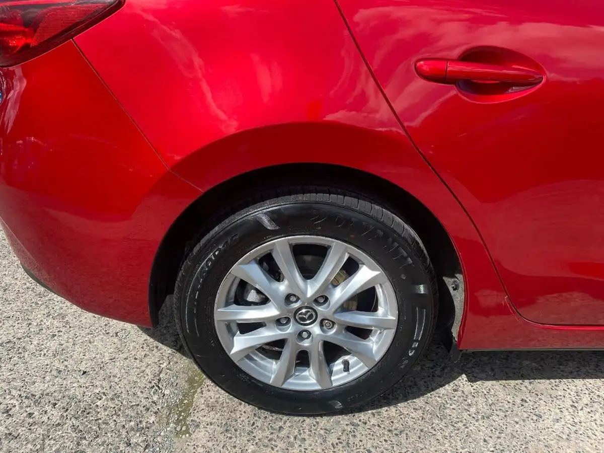 2014-mazda-mazda3-20-se-nav-fastback-4d-big-9