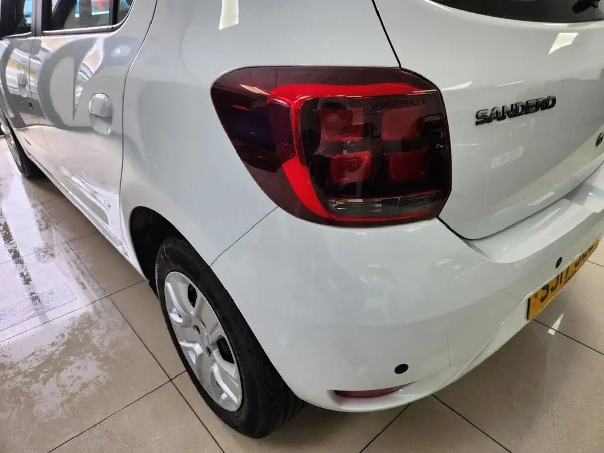2017-dacia-sandero-15dci-laureate-big-40