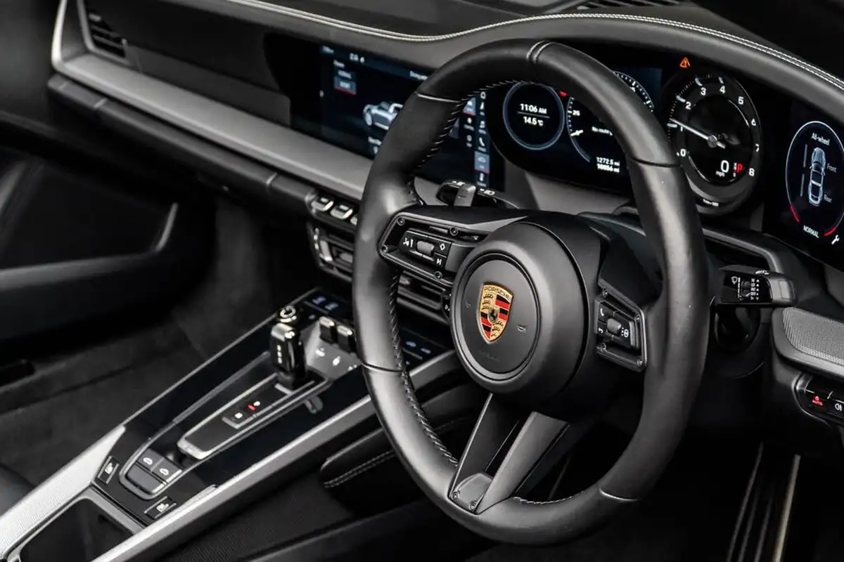 2020-porsche-911-30-targa-4-big-28