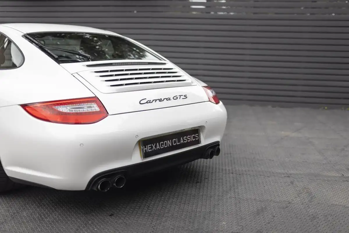 2011-porsche-911-38-carrera-gts-coupe-pdk-big-11