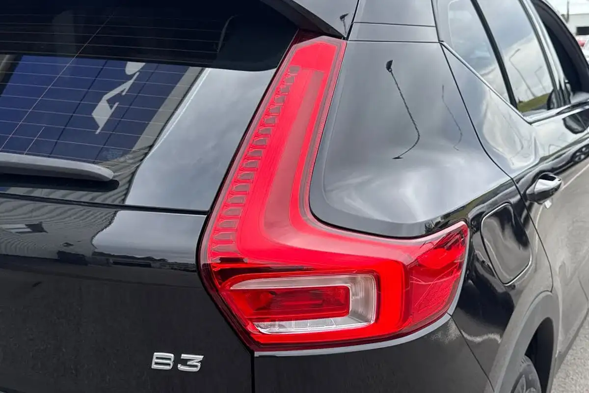 2022-volvo-xc40-20-b3-plus-big-19