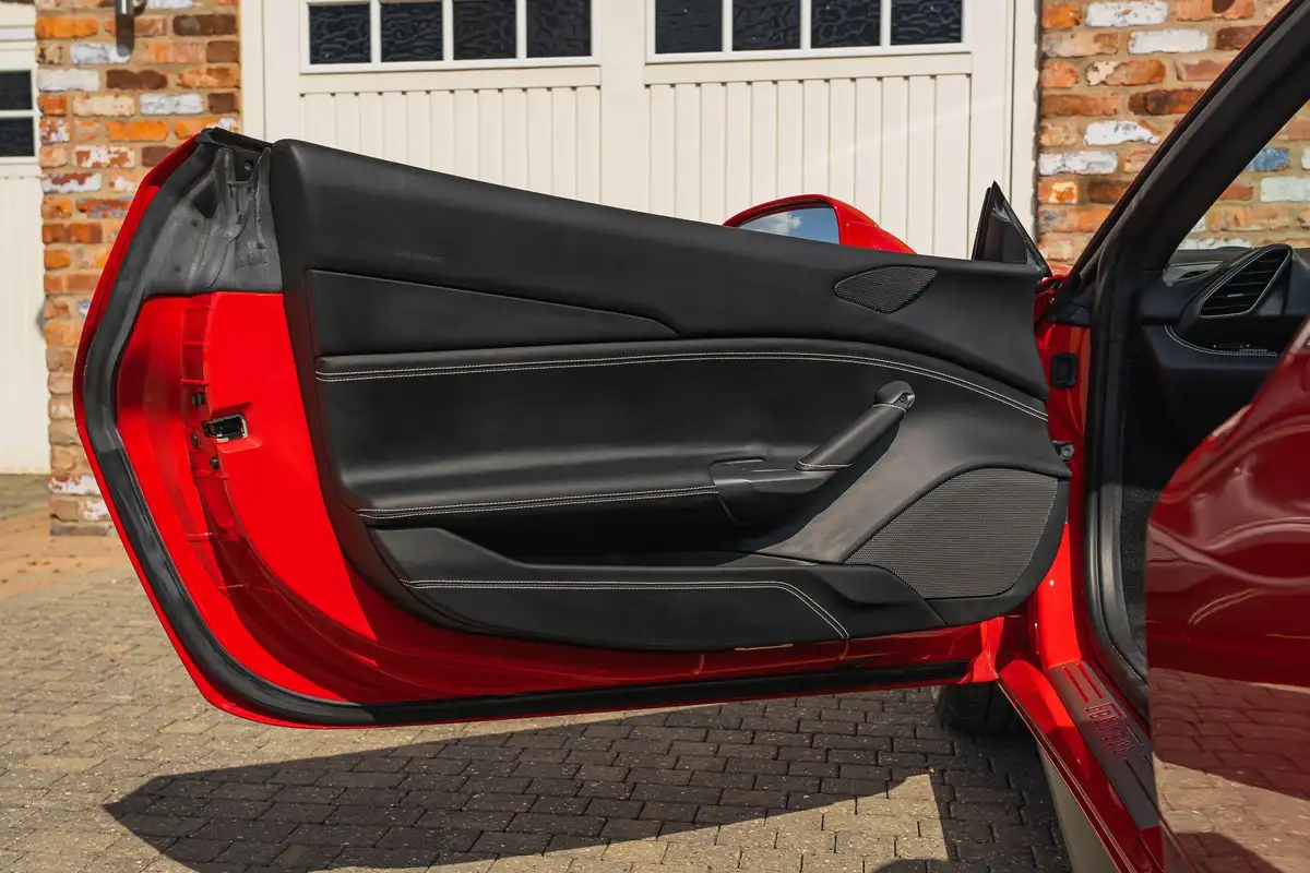 2017-ferrari-488-39-488-spider-big-40