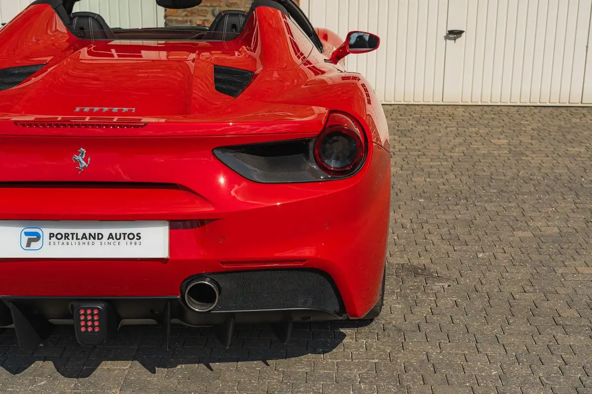 2017-ferrari-488-39-488-spider-big-16