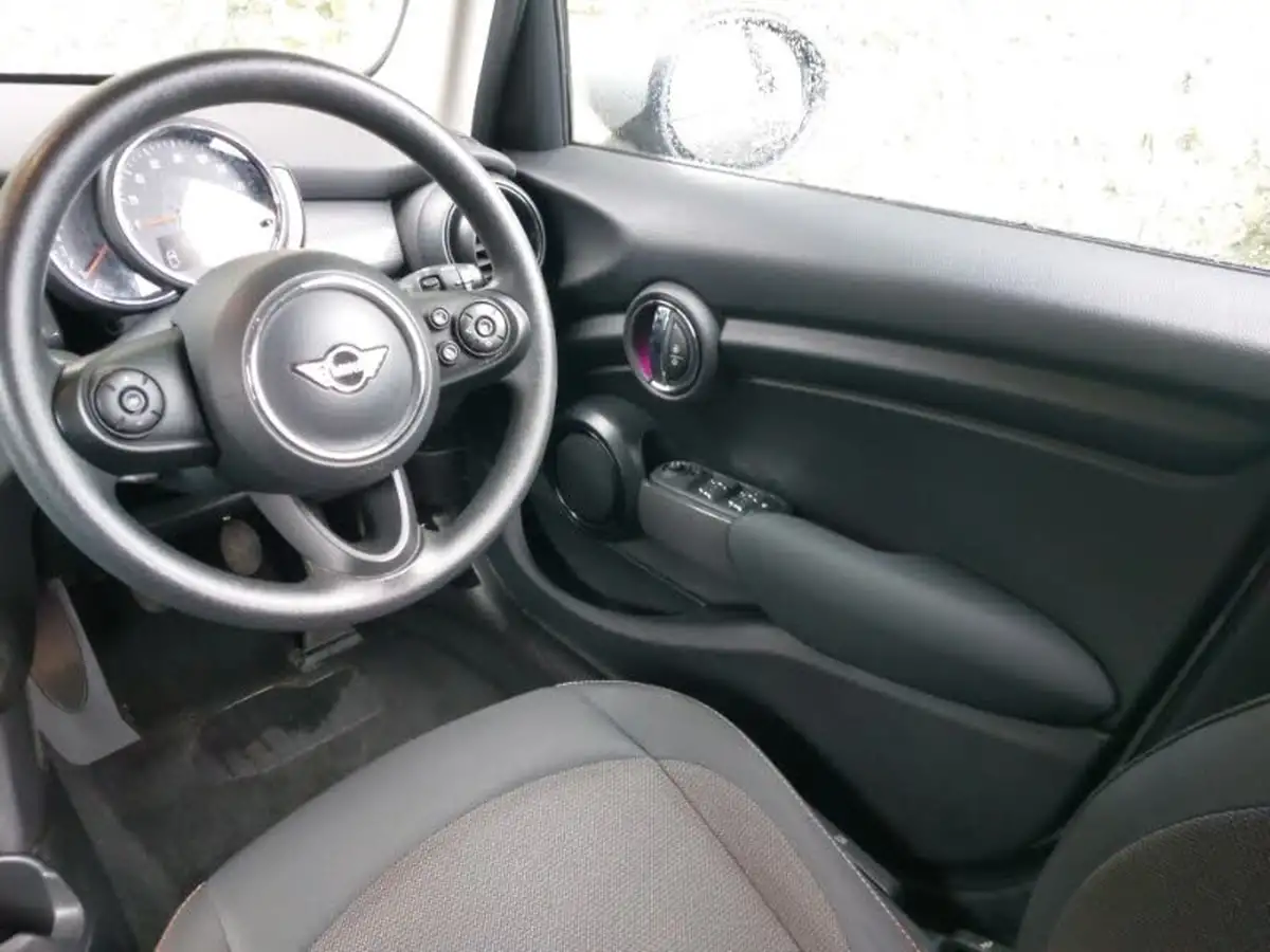 2019-mini-cooper-15-cooper-classic-hatchback-5d-big-9