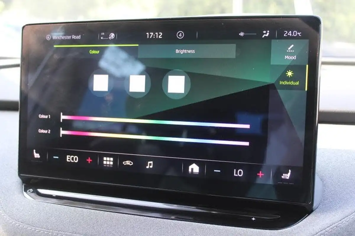 2021-skoda-enyaq-e-60-62-kwh-big-26
