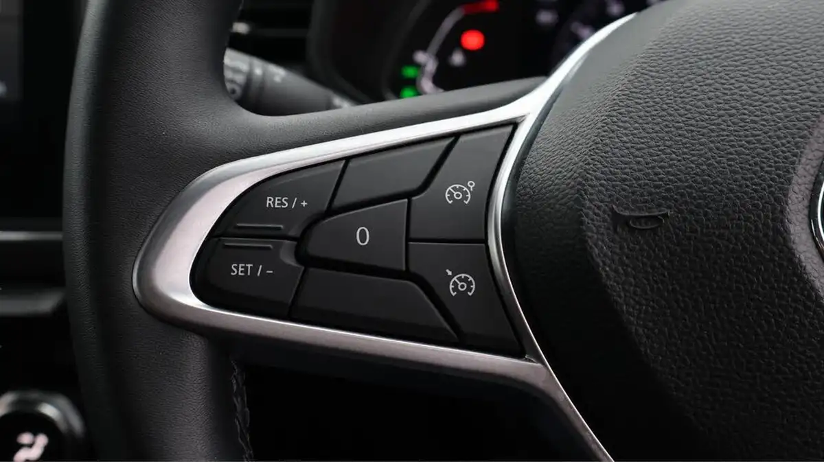 2023-renault-clio-10-tce-evolution-big-22