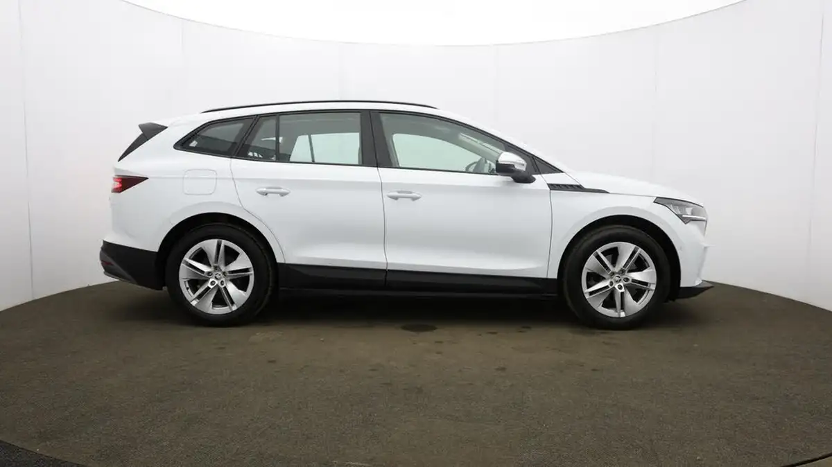 2022-skoda-enyaq-e-60-big-53