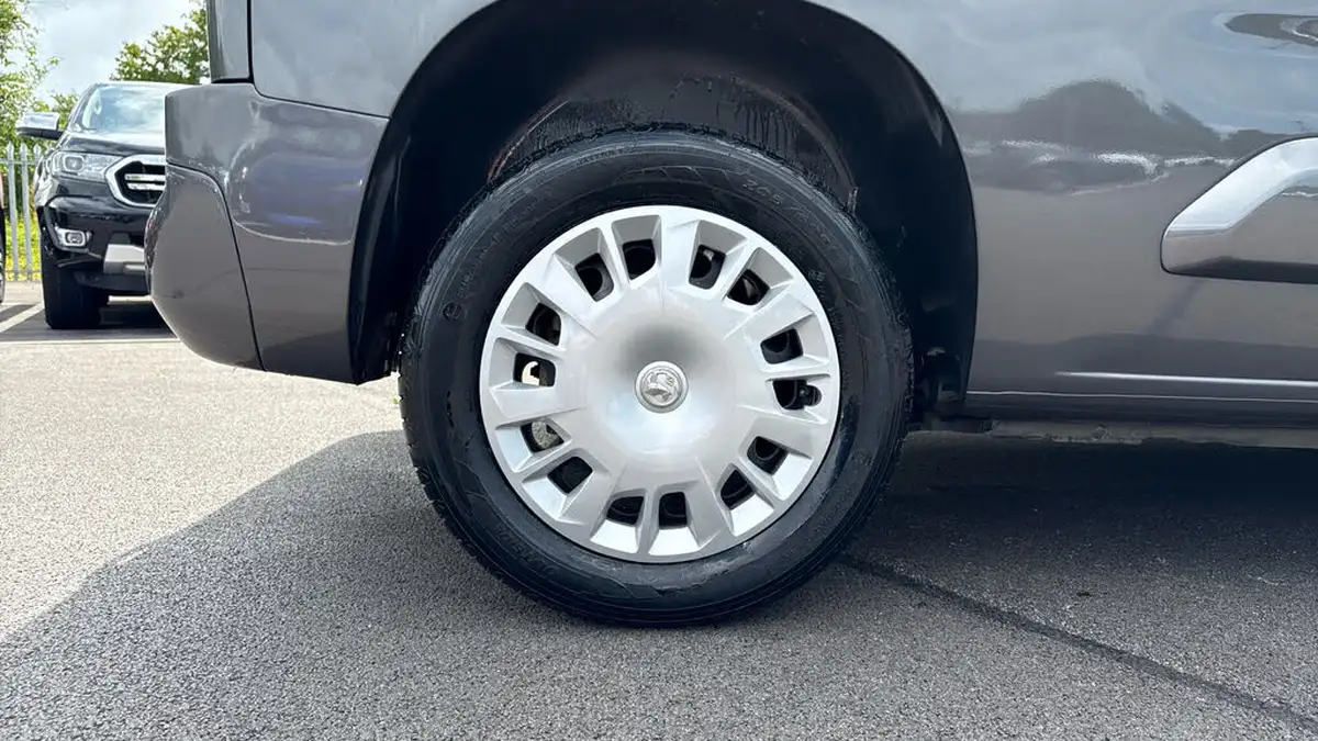 2023-vauxhall-combo-15cdti-pro-2300-100pseu6d-pro-l1h1-big-18