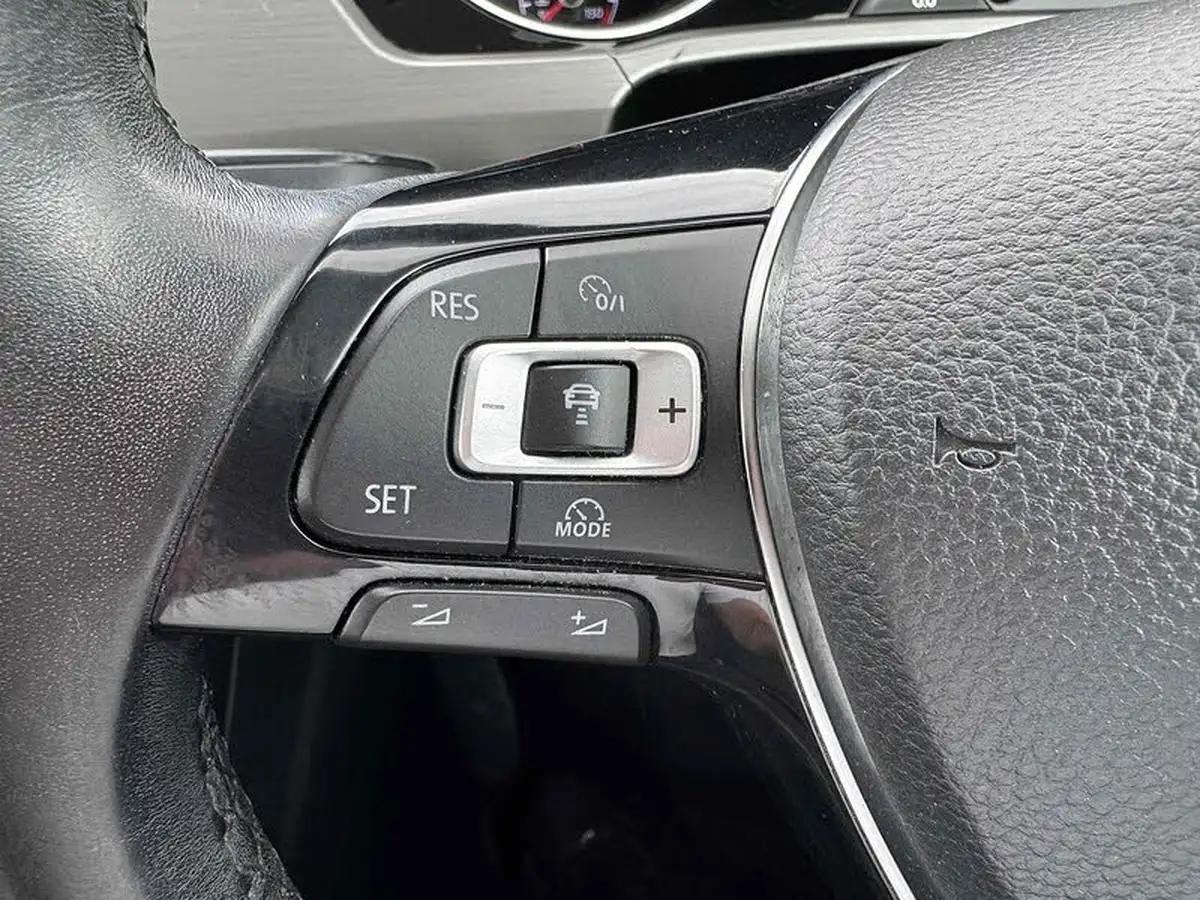 2016-volkswagen-touran-20tdi-se-family-big-23