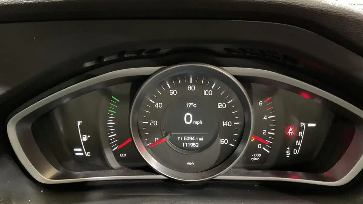 2014-volvo-v40-16td-d2-cross-country-lux-powershift-big-7