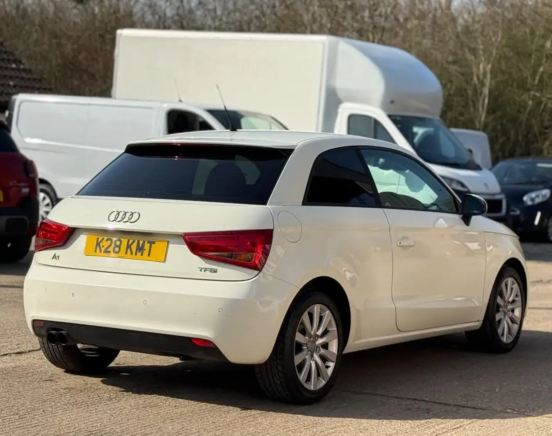 2011-audi-a1-14-sport-tfsi-hatchback-3d-big-8