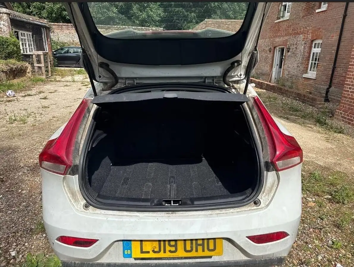2019-volvo-v40-20td-d2-momentum-edition-geartronic-big-7