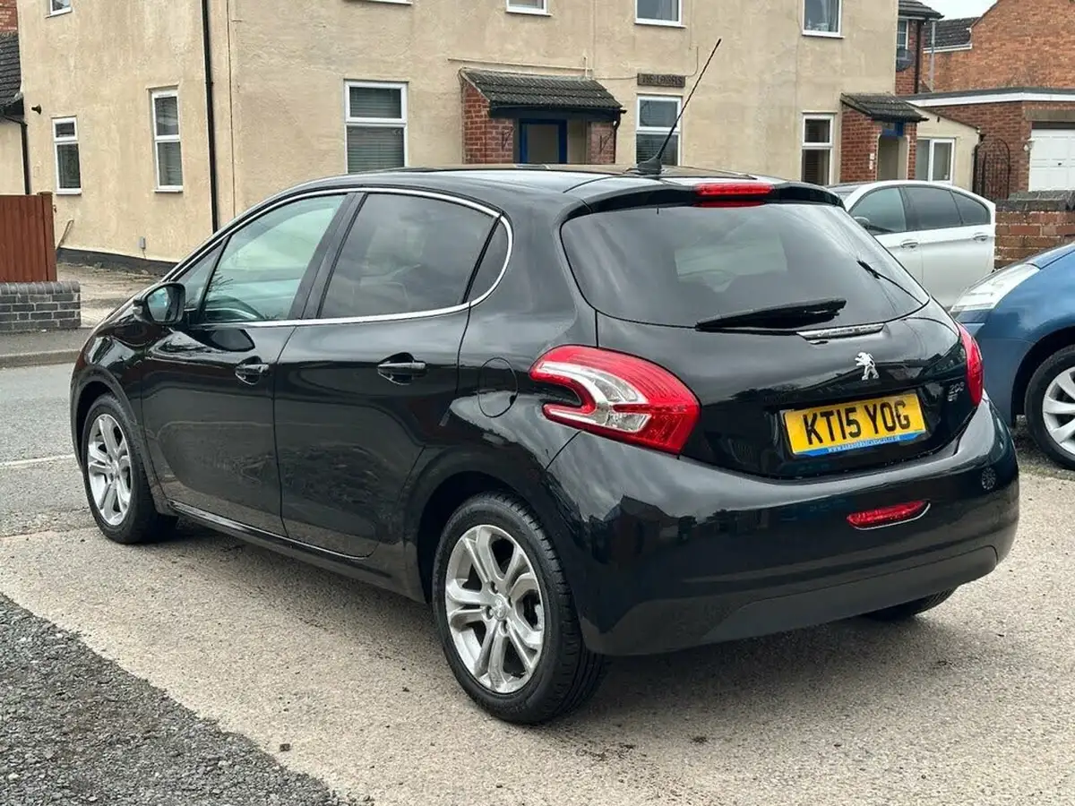 2014-peugeot-208-16td-allure-5d-big-26