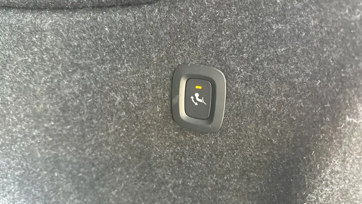 2022-volvo-c40-e-twin-recharge-pro-big-21