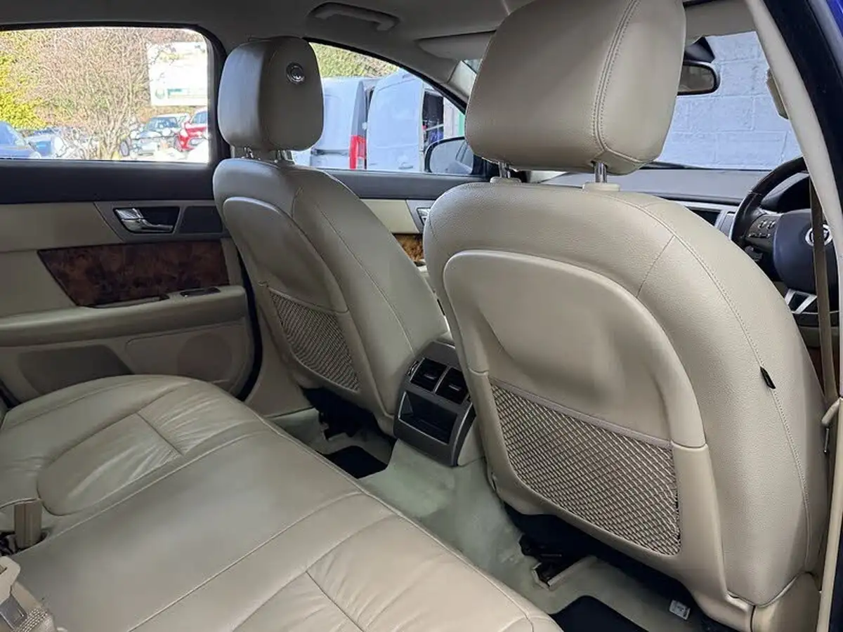 2009-jaguar-xf-30td-luxury-big-31