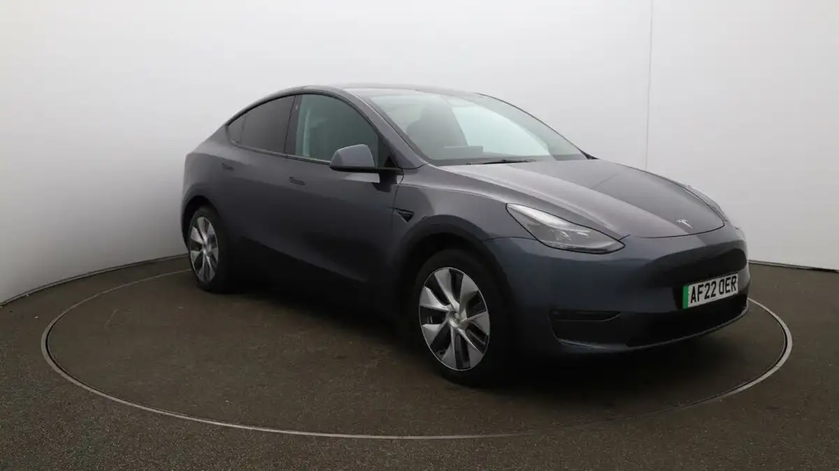 2022-tesla-model-y-e-long-range-big-36